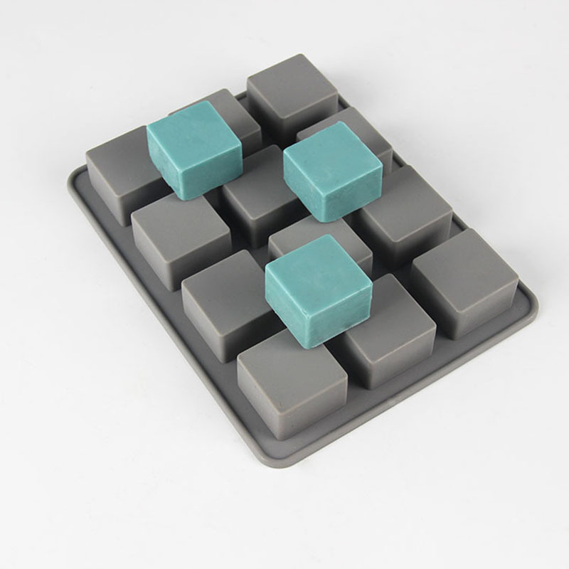Moules en silicone à 12 cavité - Soap Making Formula avis et prix