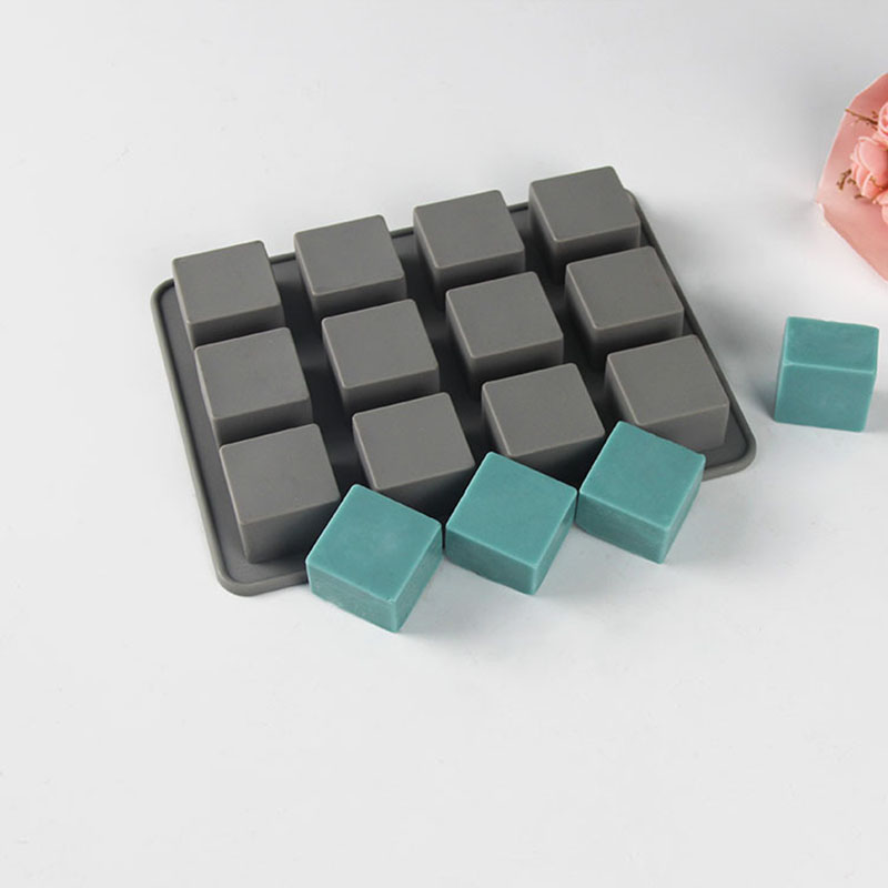 Moules en silicone à 12 cavité - Soap Making Formula avis et prix